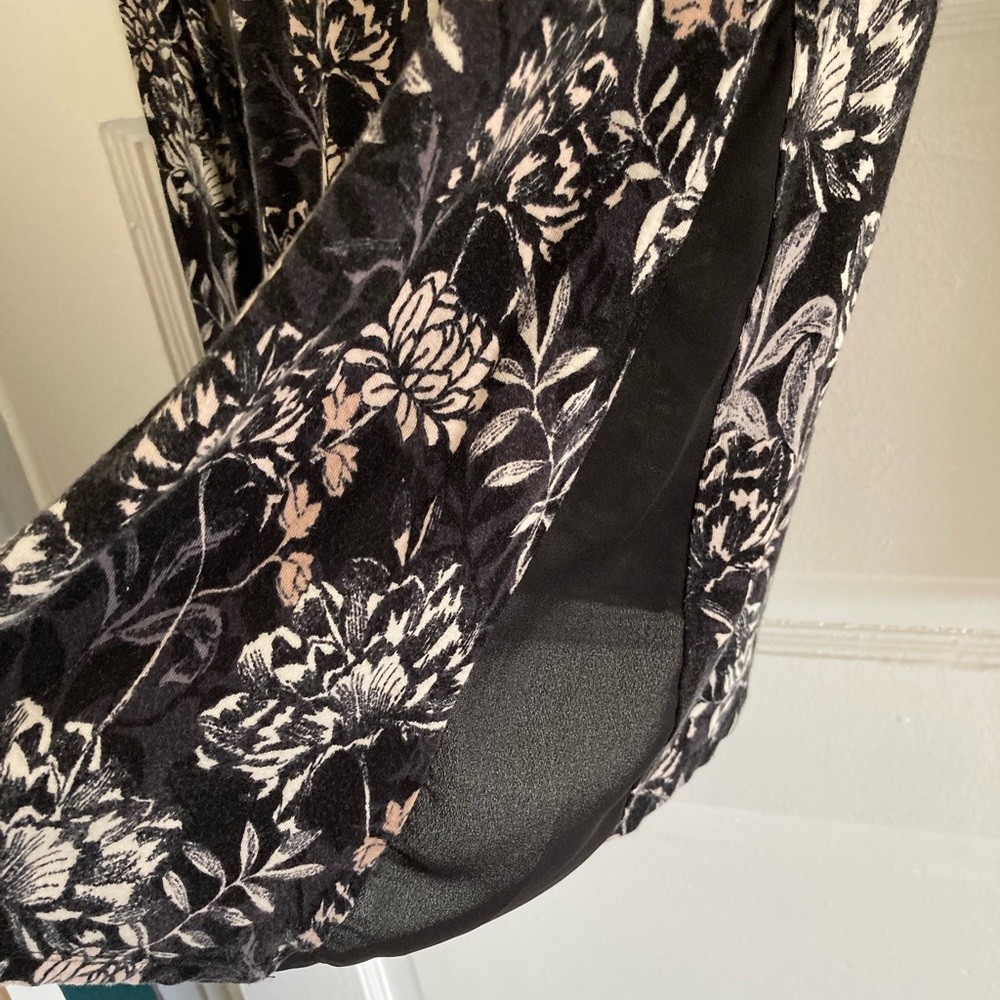 👚 [Rose & Olive] Flower Print Long Sleeve Shirt Blouse, Size S, EUC - Picture 5 of 8